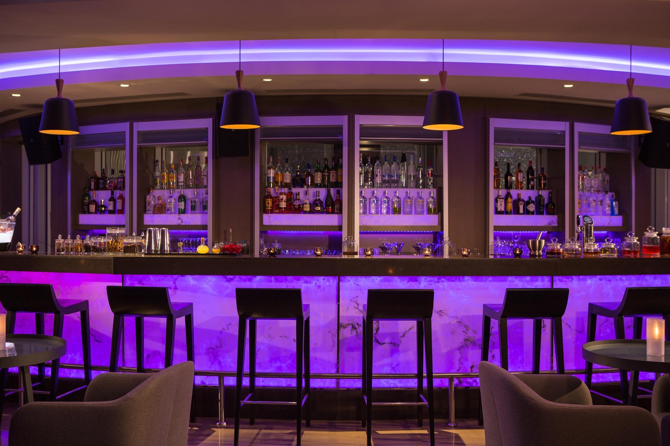 Renaissance Izmir Hotel Ngoại thất bức ảnh The bar at the 101 bar