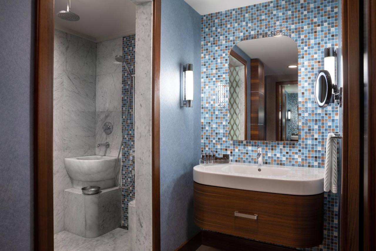 Renaissance Izmir Hotel Ngoại thất bức ảnh Bathroom