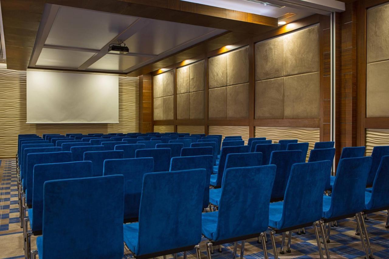 Renaissance Izmir Hotel Ngoại thất bức ảnh The Auditorium