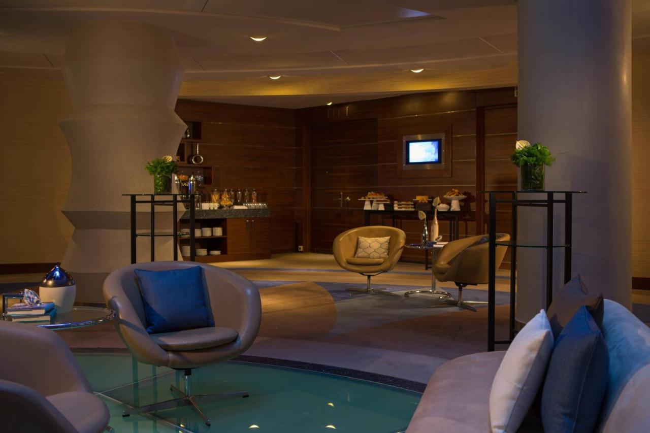 Renaissance Izmir Hotel Ngoại thất bức ảnh The lounge at the airport