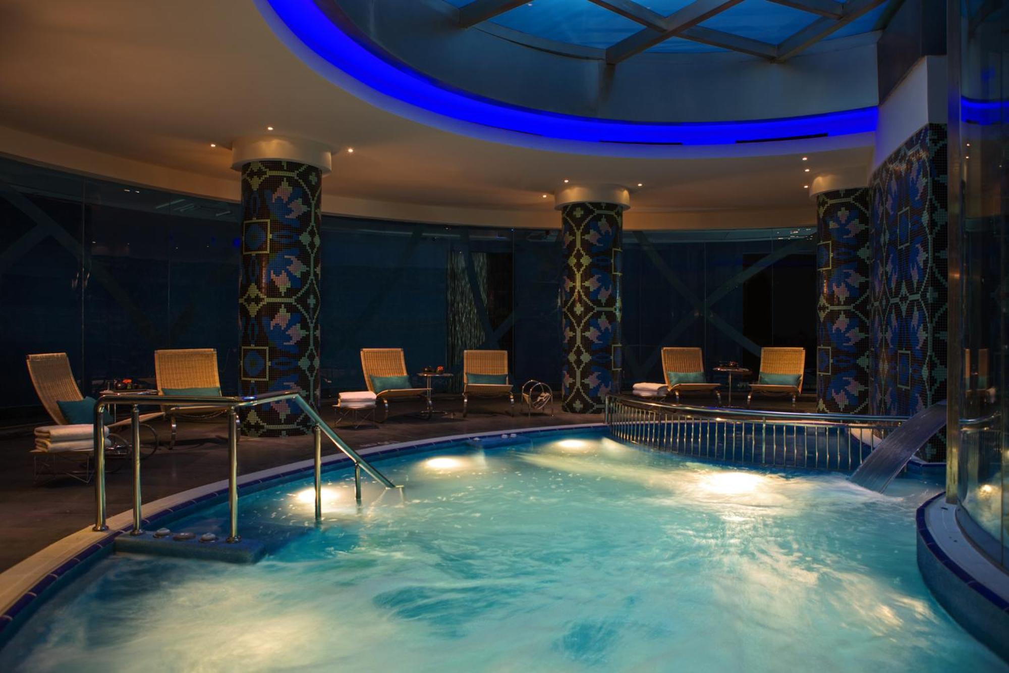 Renaissance Izmir Hotel Ngoại thất bức ảnh The spa at the InterContinental
