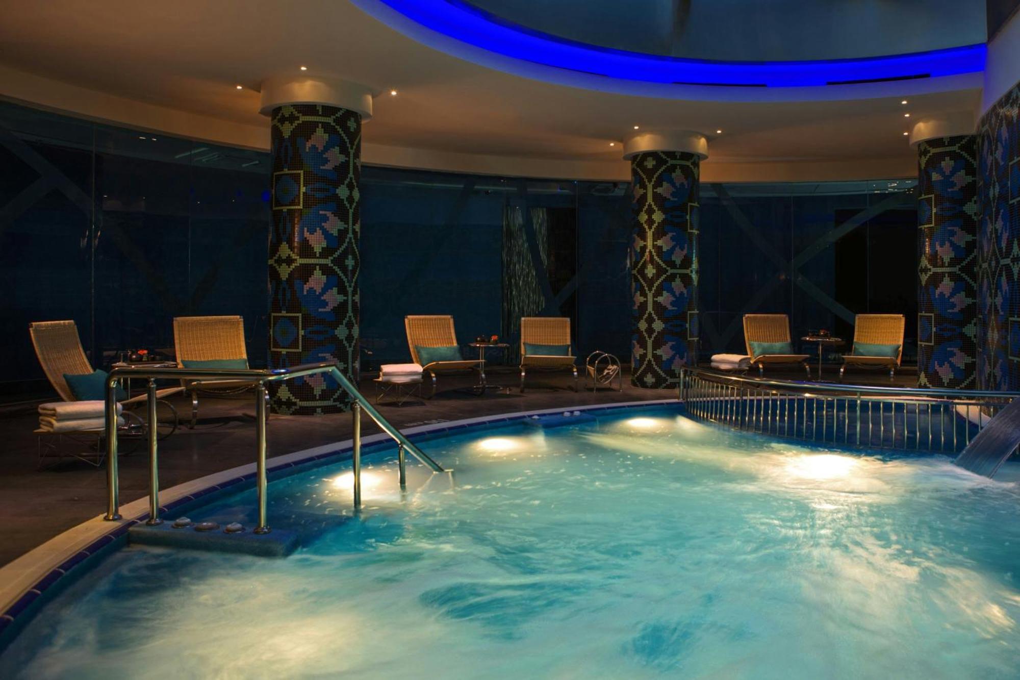 Renaissance Izmir Hotel Ngoại thất bức ảnh The spa at the hotel