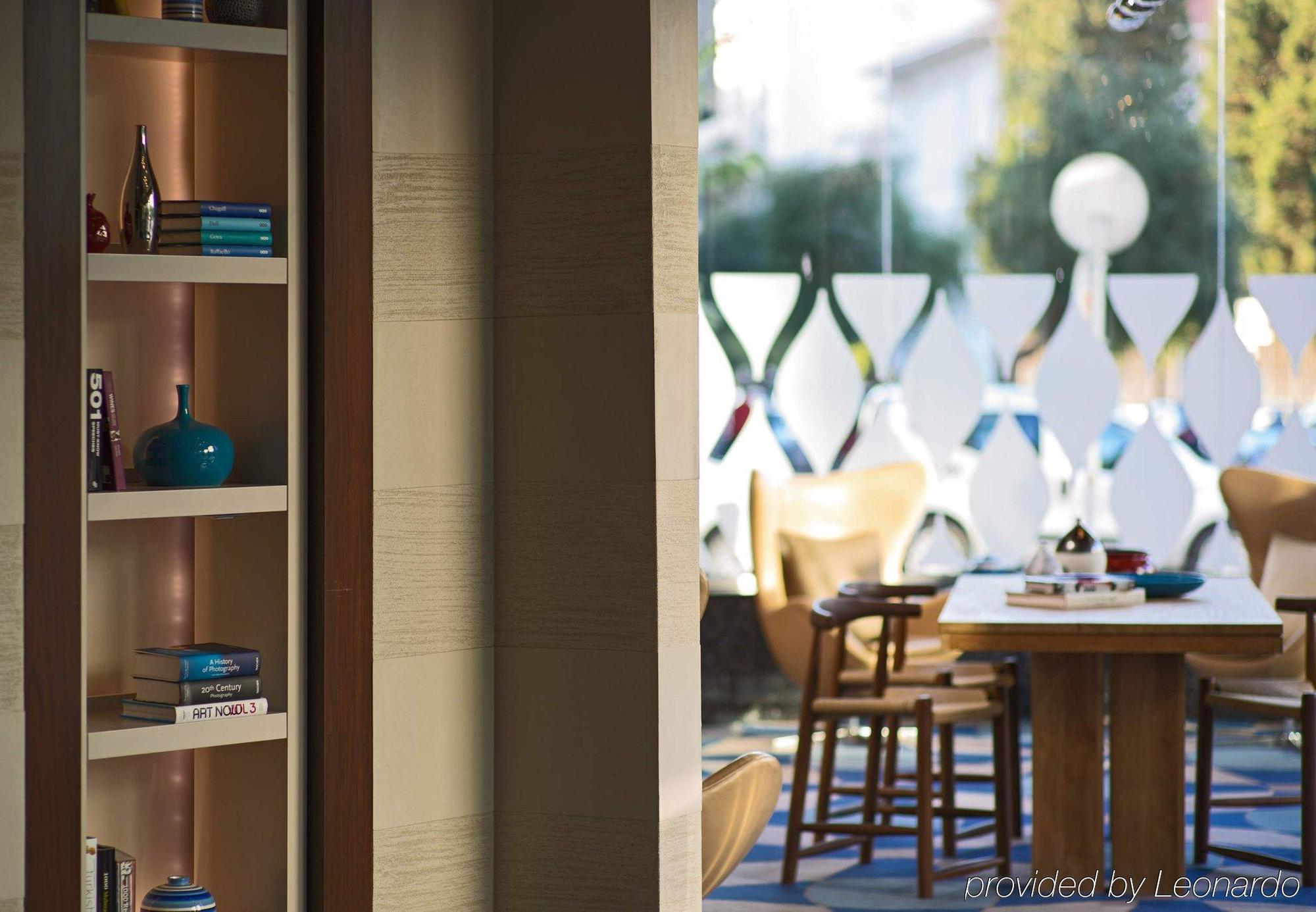 Renaissance Izmir Hotel Ngoại thất bức ảnh The Library