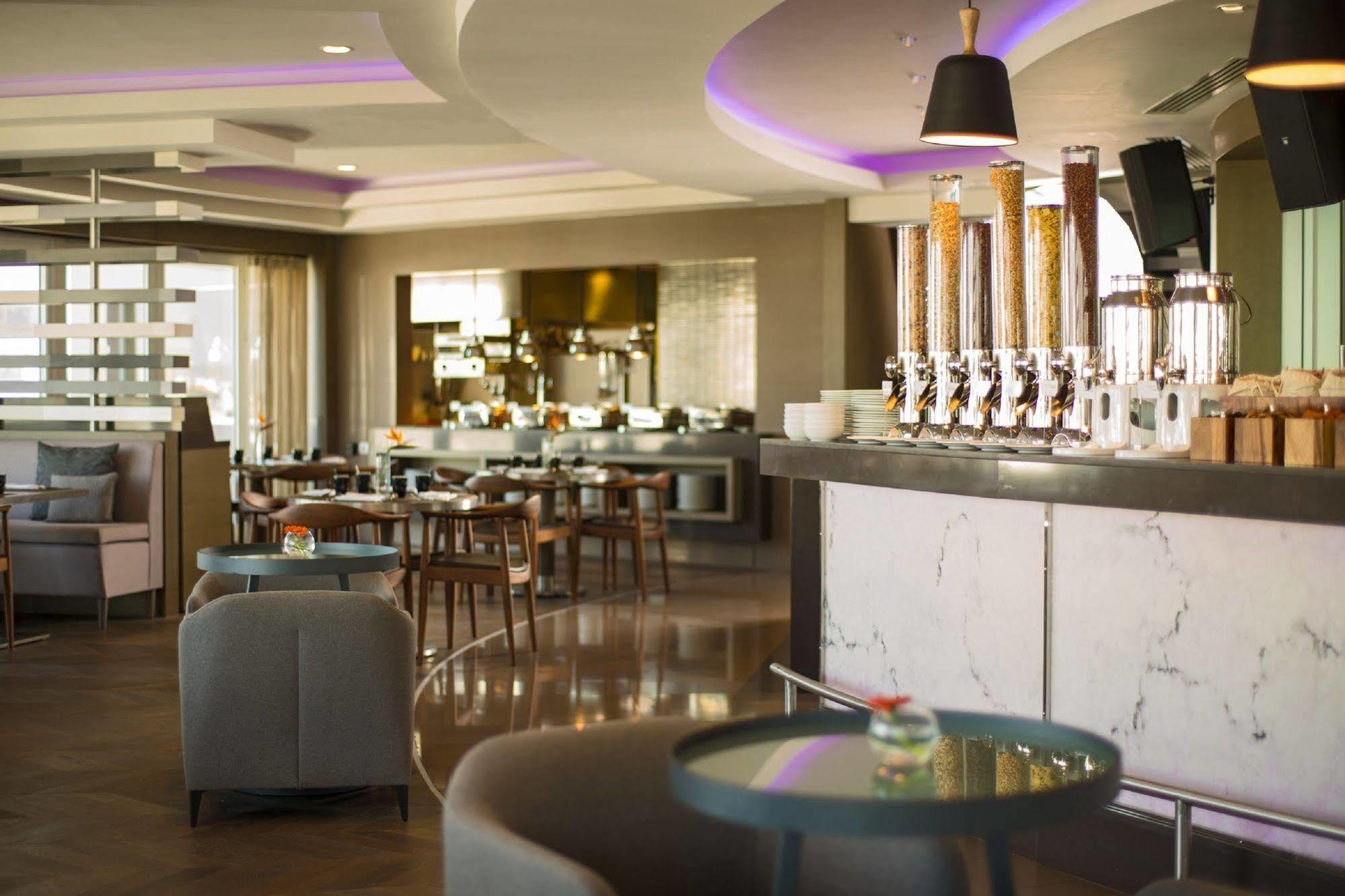 Renaissance Izmir Hotel Ngoại thất bức ảnh The bar at the 101 bar